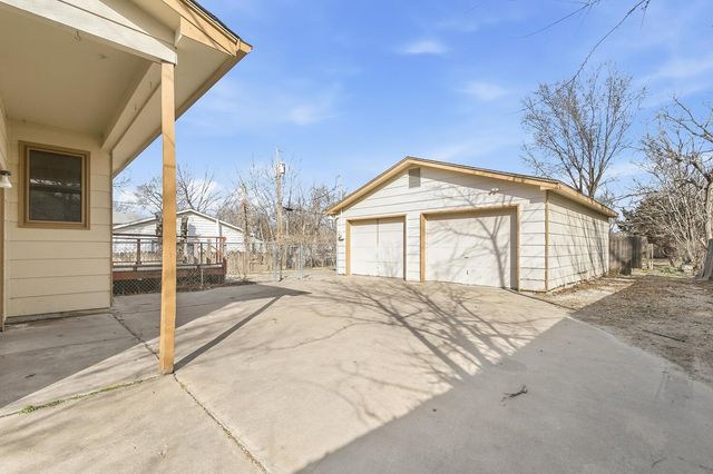 1524 E Selma Ave, Wichita, KS 67216