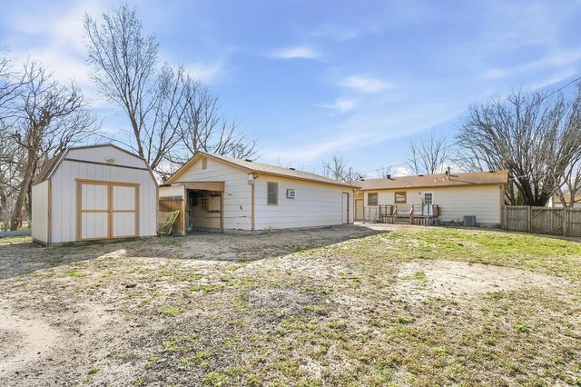 1524 E Selma Ave, Wichita, KS 67216