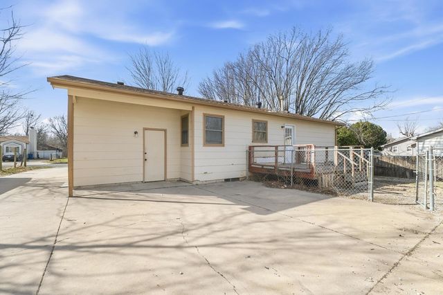 1524 E Selma Ave, Wichita, KS 67216