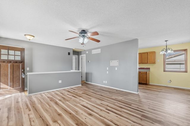 1524 E Selma Ave, Wichita, KS 67216