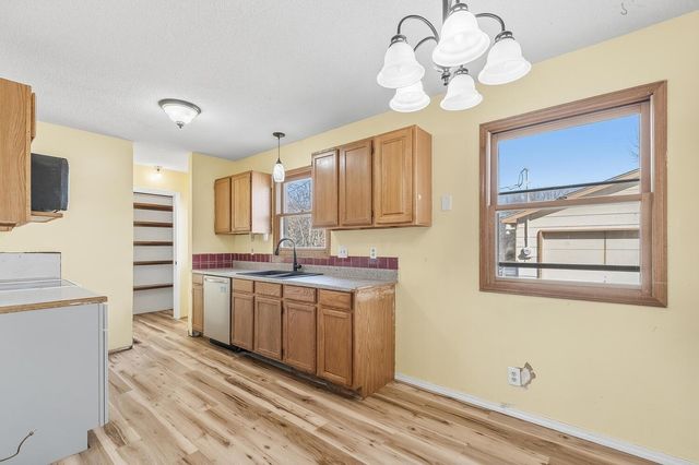 1524 E Selma Ave, Wichita, KS 67216