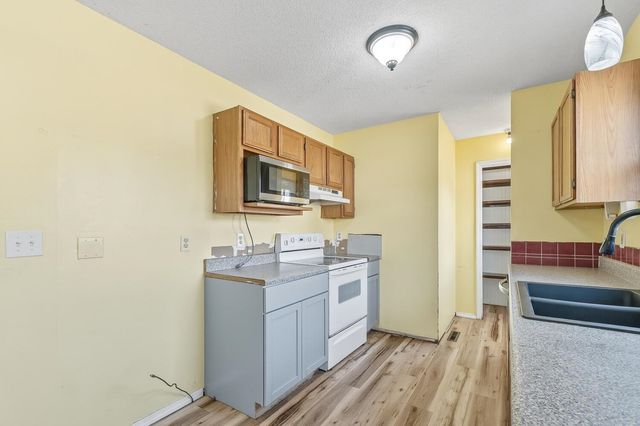 1524 E Selma Ave, Wichita, KS 67216