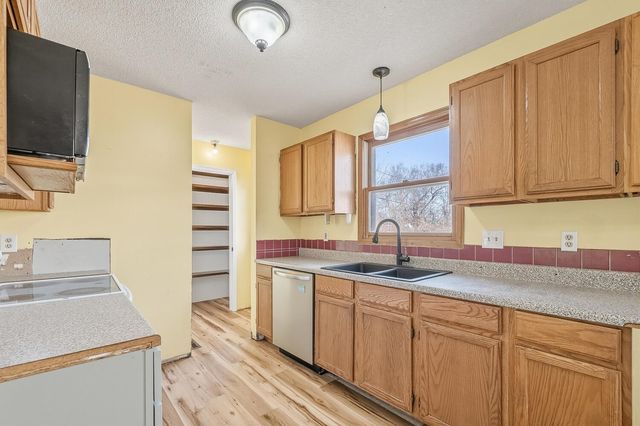 1524 E Selma Ave, Wichita, KS 67216