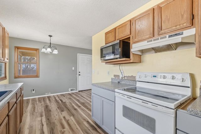 1524 E Selma Ave, Wichita, KS 67216