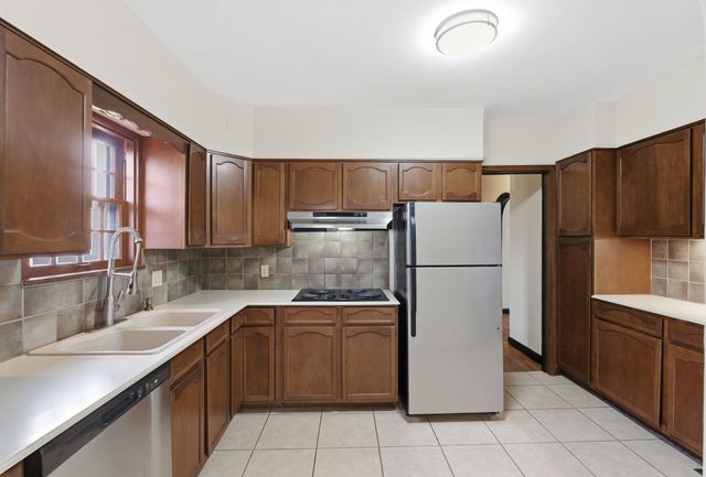 430 N Battin St, Wichita, KS 67208