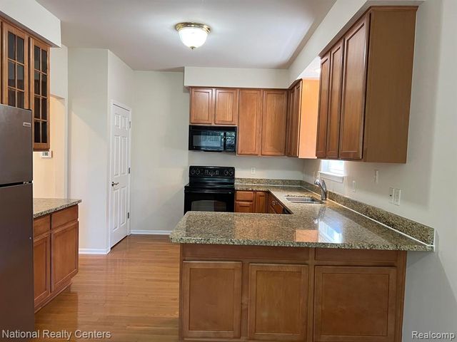 41876 Yeats Drive, Novi, MI 48377