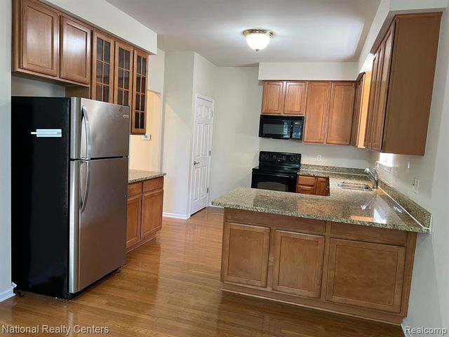 41876 Yeats Drive, Novi, MI 48377