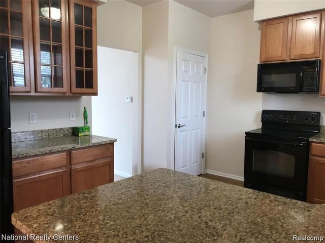 41876 Yeats Drive, Novi, MI 48377