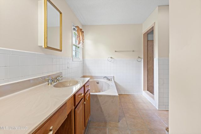 10668 Stark Acres Road, Olive Branch, MS 38654