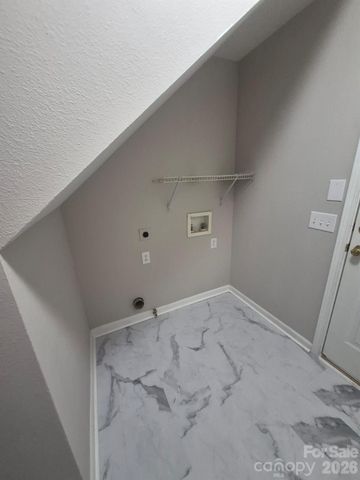 17300 Commons Crossing Drive, Charlotte, NC 28277