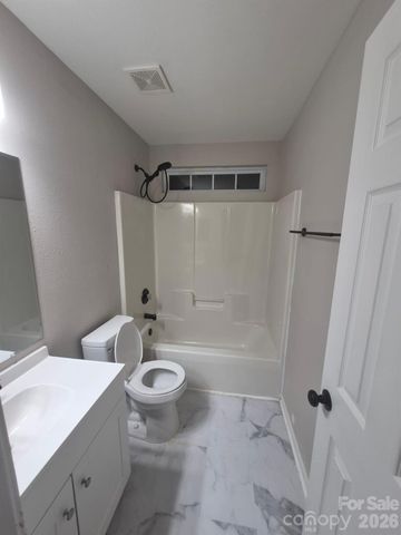 17300 Commons Crossing Drive, Charlotte, NC 28277