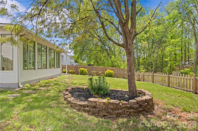 17300 Commons Crossing Drive, Charlotte, NC 28277