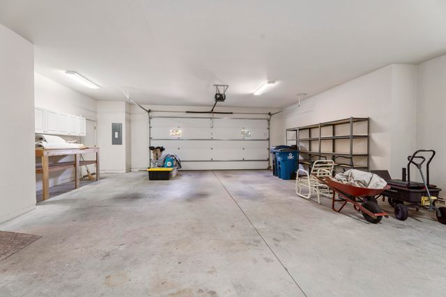 8866 Merlin Drive, Redmond, OR 97756