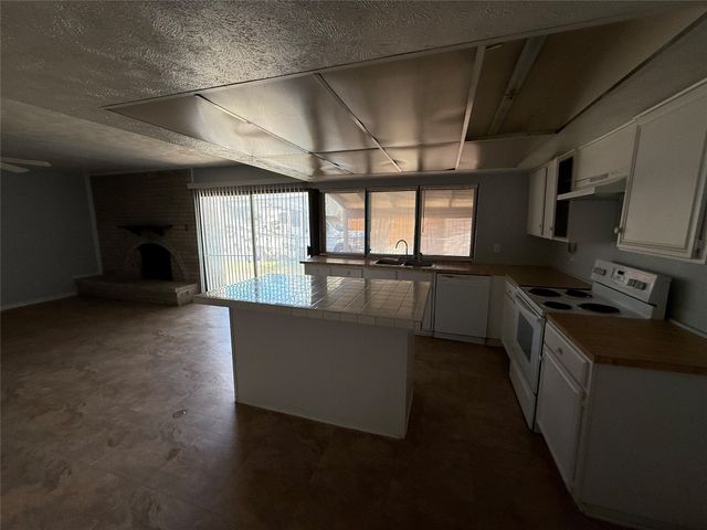 3225 Collins Boulevard, Garland, TX 75044