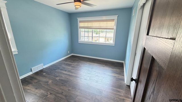 715 S 68th Avenue, Omaha, NE 68106