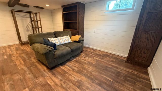 715 S 68th Avenue, Omaha, NE 68106