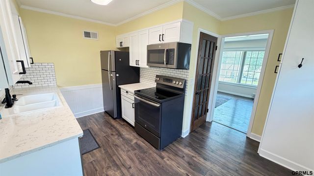 715 S 68th Avenue, Omaha, NE 68106