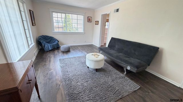 715 S 68th Avenue, Omaha, NE 68106