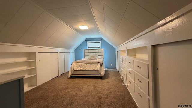 715 S 68th Avenue, Omaha, NE 68106