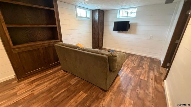 715 S 68th Avenue, Omaha, NE 68106