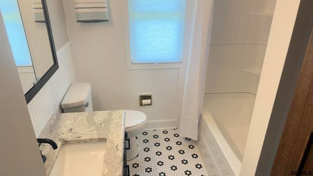 715 S 68th Avenue, Omaha, NE 68106