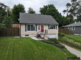 715 S 68th Avenue, Omaha, NE 68106