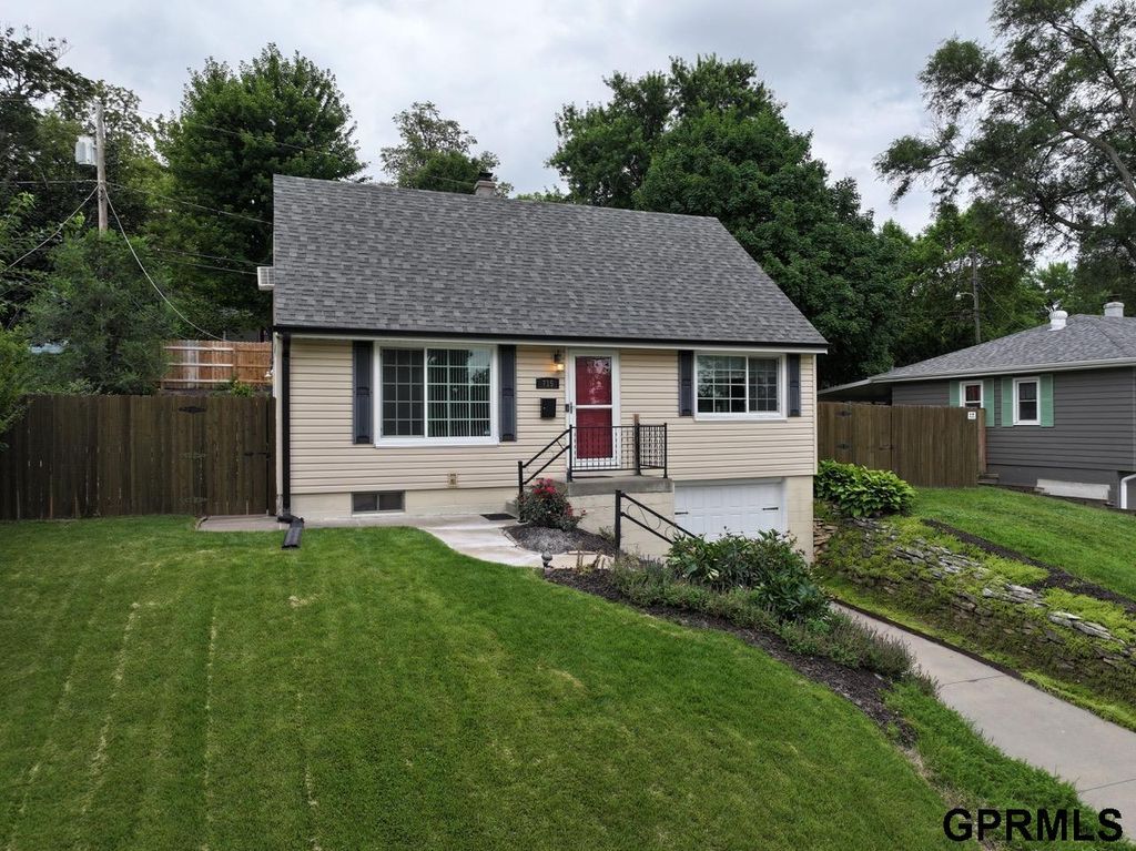 715 S 68th Avenue, Omaha, NE 68106