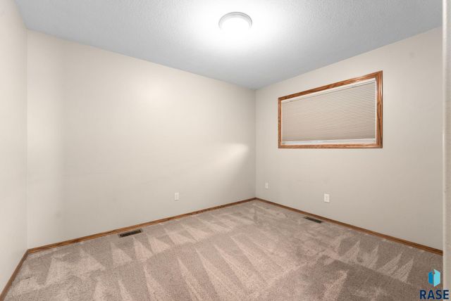 8016 W Browning St Street, Sioux Falls, SD 57106