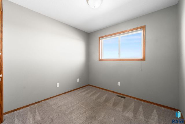 8016 W Browning St Street, Sioux Falls, SD 57106