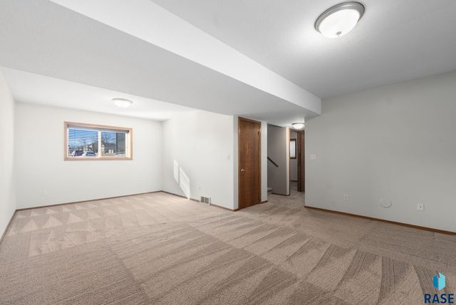 8016 W Browning St Street, Sioux Falls, SD 57106