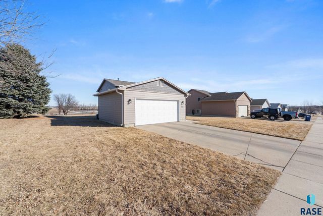 8016 W Browning St Street, Sioux Falls, SD 57106