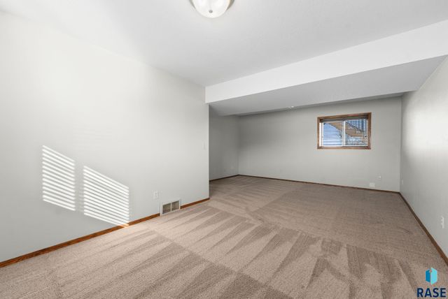 8016 W Browning St Street, Sioux Falls, SD 57106