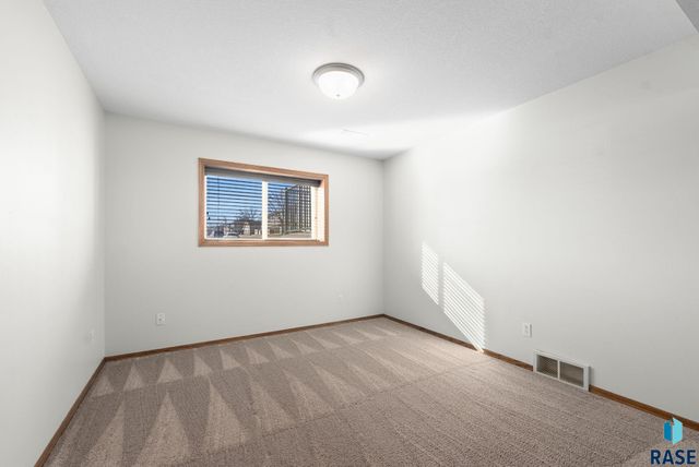 8016 W Browning St Street, Sioux Falls, SD 57106