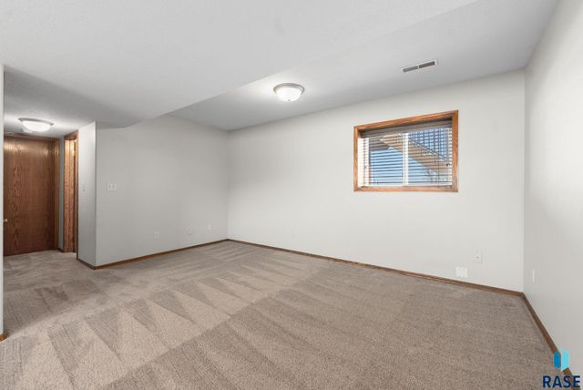 8016 W Browning St Street, Sioux Falls, SD 57106