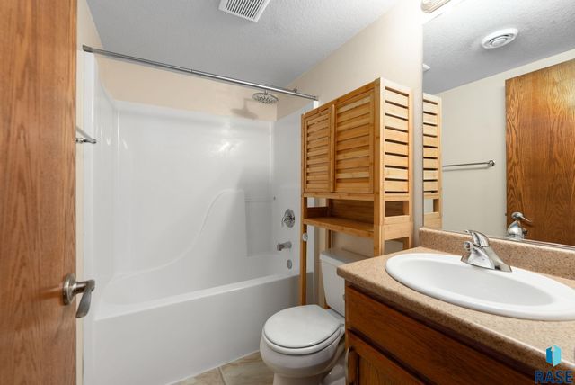 8016 W Browning St Street, Sioux Falls, SD 57106