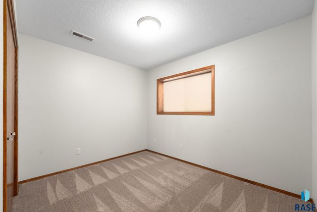 8016 W Browning St Street, Sioux Falls, SD 57106