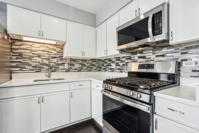 10406 Waterford Drive 2, Westchester, IL 60154