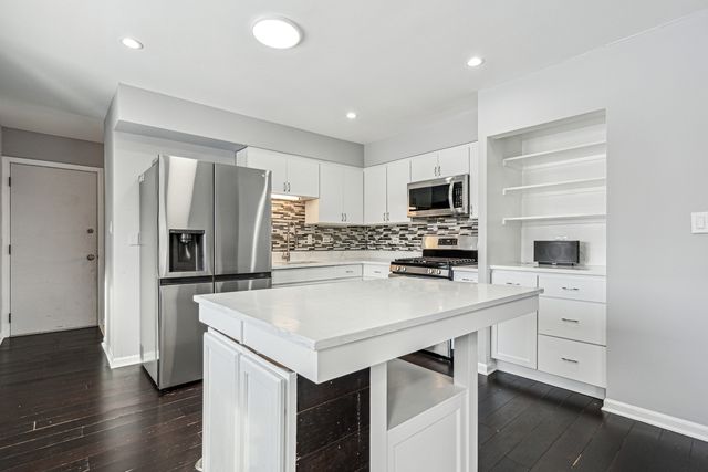 10406 Waterford Drive 2, Westchester, IL 60154