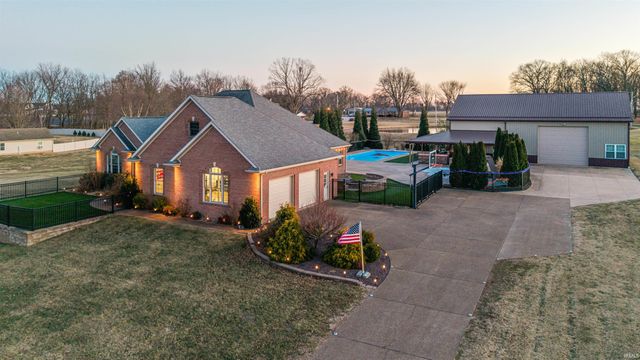 12444 S Brook Drive, Haubstadt, IN 47639