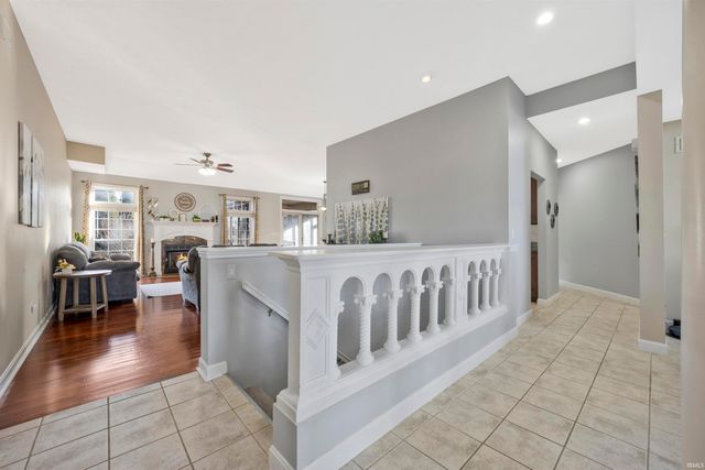 12444 S Brook Drive, Haubstadt, IN 47639