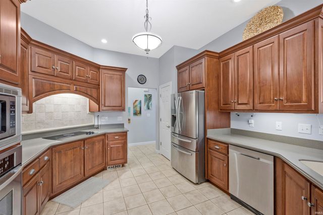 12444 S Brook Drive, Haubstadt, IN 47639