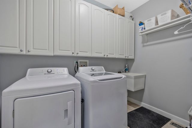 12444 S Brook Drive, Haubstadt, IN 47639