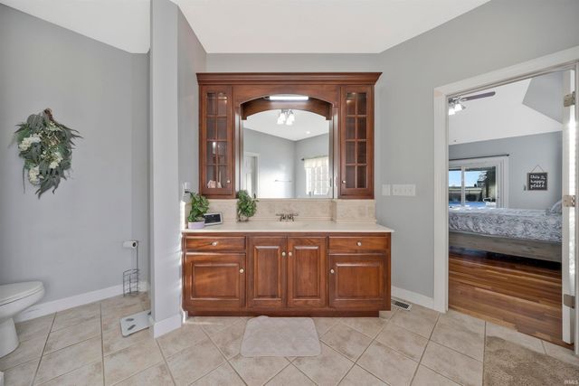 12444 S Brook Drive, Haubstadt, IN 47639