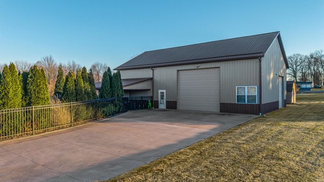 12444 S Brook Drive, Haubstadt, IN 47639