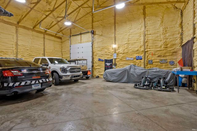 12444 S Brook Drive, Haubstadt, IN 47639