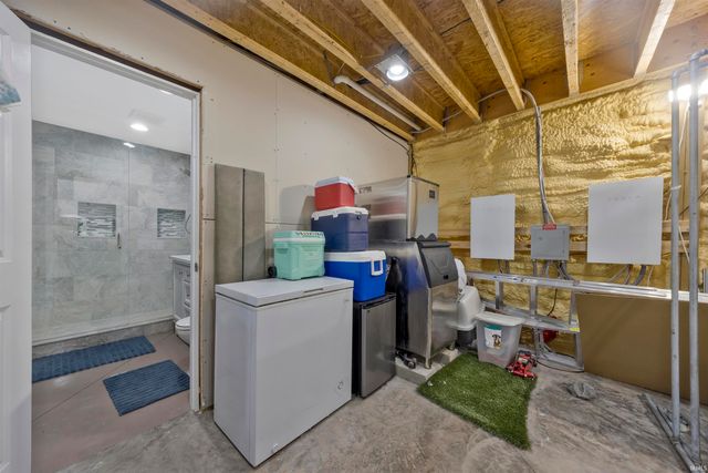 12444 S Brook Drive, Haubstadt, IN 47639