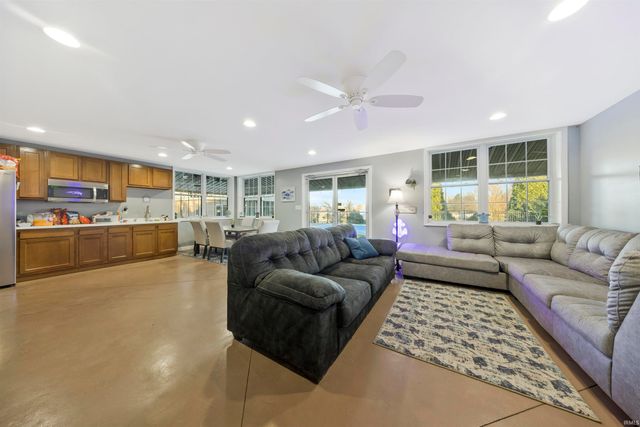 12444 S Brook Drive, Haubstadt, IN 47639