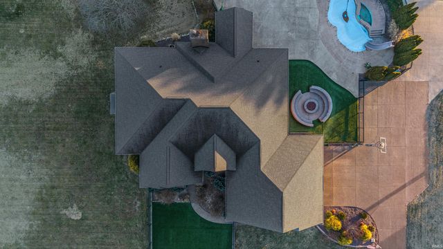 12444 S Brook Drive, Haubstadt, IN 47639