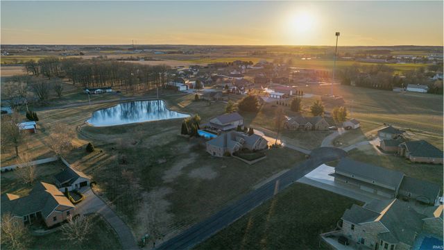 12444 S Brook Drive, Haubstadt, IN 47639