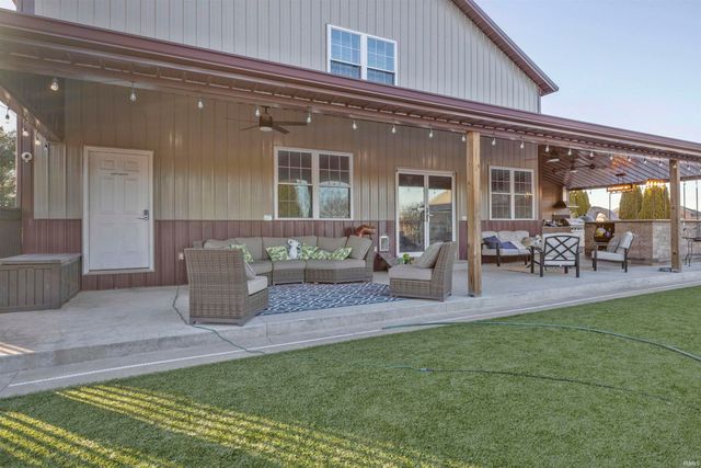 12444 S Brook Drive, Haubstadt, IN 47639